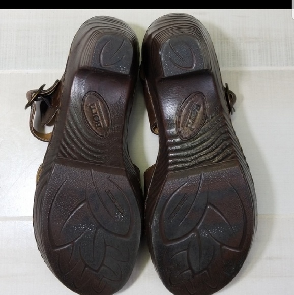 born leather sandals